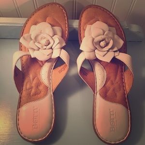 BORN NEW Leather Sandals-Flower Detail- Ladies 10